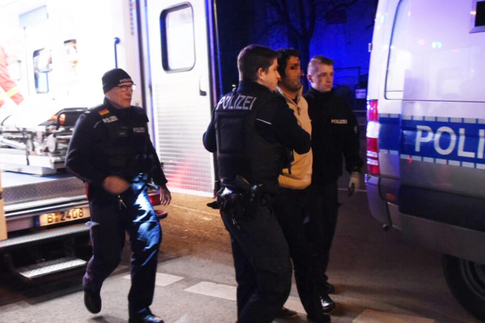 Die Beamten mussten dem Mann Handschellen anlegen!