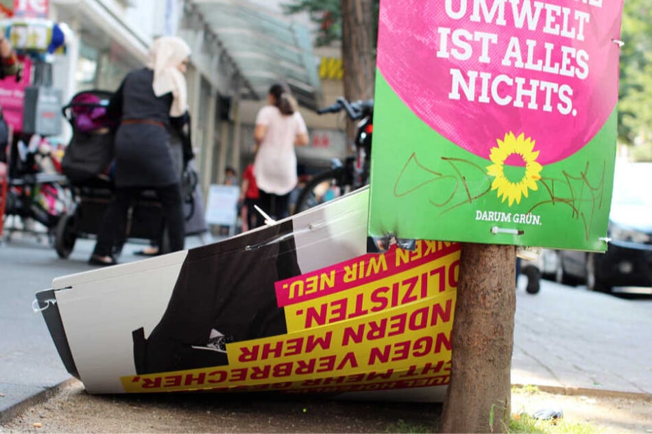 Auch alle anderen Parteien haben mit beschädigten Plakaten zu kämpfen (Archivbild).