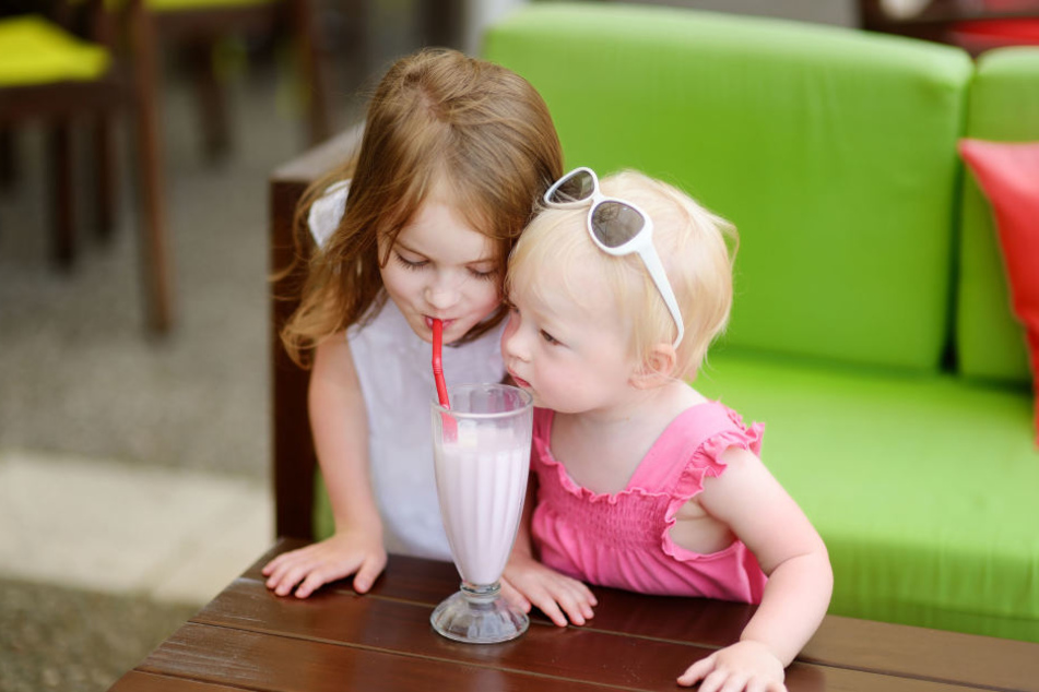 Wie sollen Kinder demnächst solche Getränke ohne Strohhalm trinken?