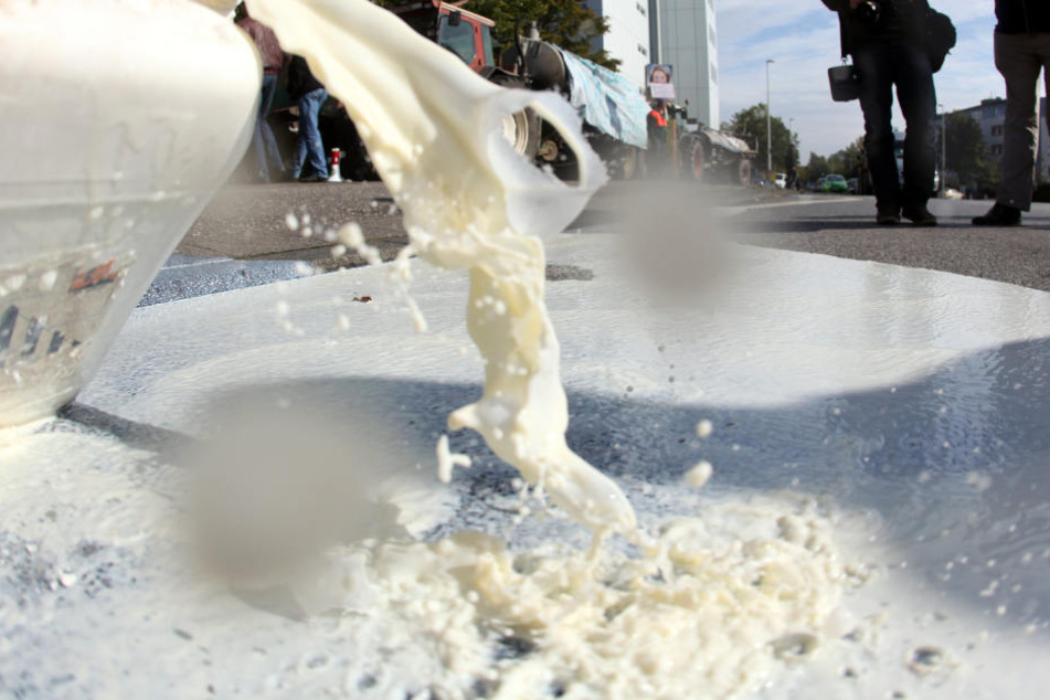 Der Lkw hatte 5000 bis 10.000 Liter Milch geladen. (Symbolbild)