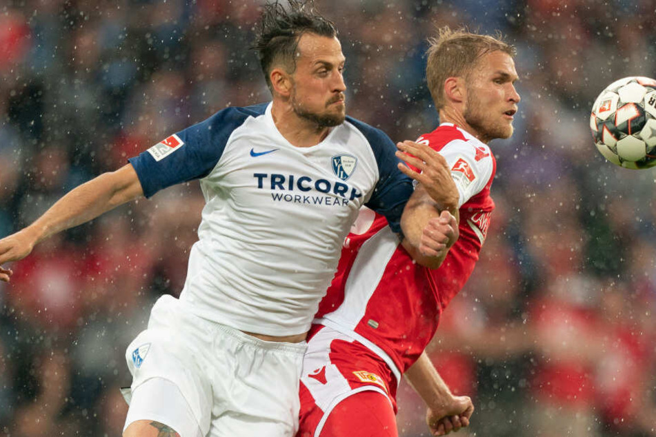 Sebastian Andersson im Zweikampf mit Patrick Fabian.
