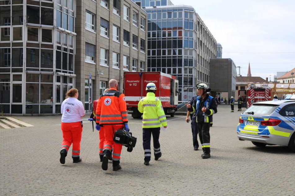 Eine giftige Flüssigkeit trat in der Nürnberger Bundesagentur für Arbeit aus.