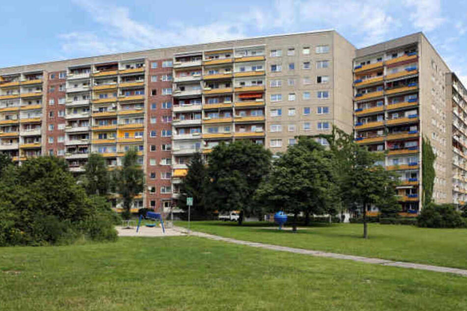 Aus dem 9. Stock eines Mehrfamilienhauses feuerten zwei Männer Schüsse ab. (Symbolbild)