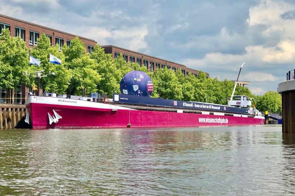 Die MS Wissenschaft schippert durch NRW.