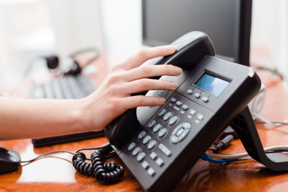 Die Seniorin dachte, sie würde tatsächlich mit ihrer Großnichte telefonieren. (Symbolbild)