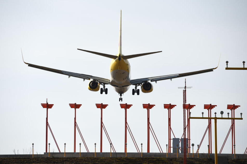 Am Freitag rechnet man bei der Deutschen Flugsicherung mit etwa 25 Prozent weniger Passagierflügen (Symbolbild).