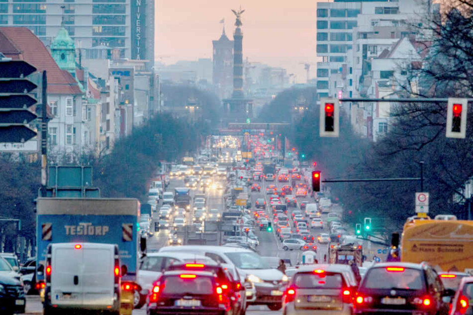 Auch die Stickoxidbelastung ist in Berlin - trotz voller Straßen - durch die Einführung von Tempo-30-Zonen deutlich zurückgegangen.