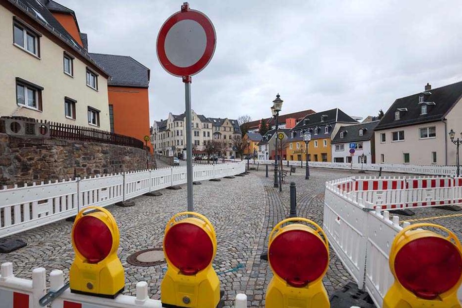 Ab 20. März Großbaustelle: der einsturzgefährdete und derzeit abgesperrte Marktplatz von Limbach-Oberfrohna.