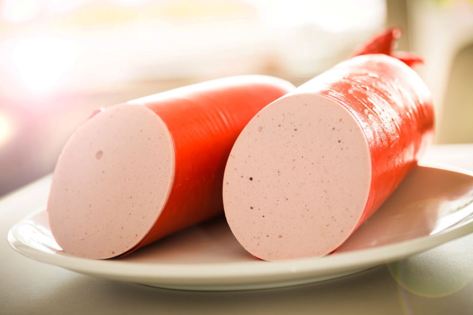 Die Wurst aus Speisepilzen unterscheidet sich optisch kaum von einer normalen.