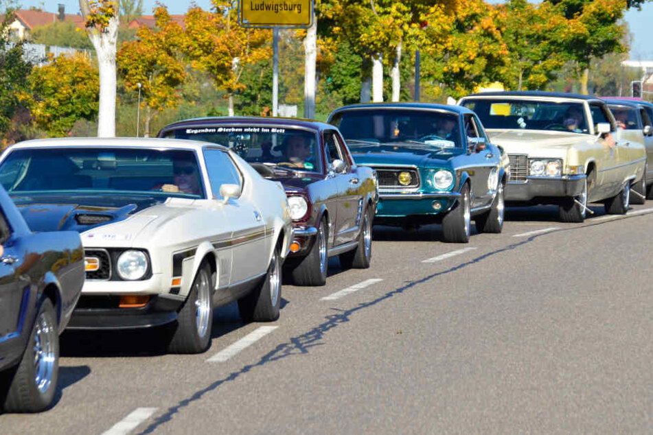 Stoßstange an Stoßstange - so fuhren die Wagen am Sonntag ein.