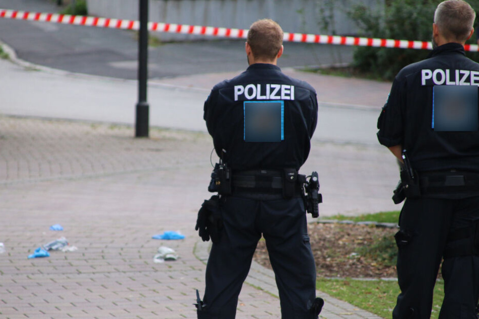 Vor einem Weißenfelser Wohnhaus schoss ein Beamter auf einen 30-Jährigen. (Symbolbild)
