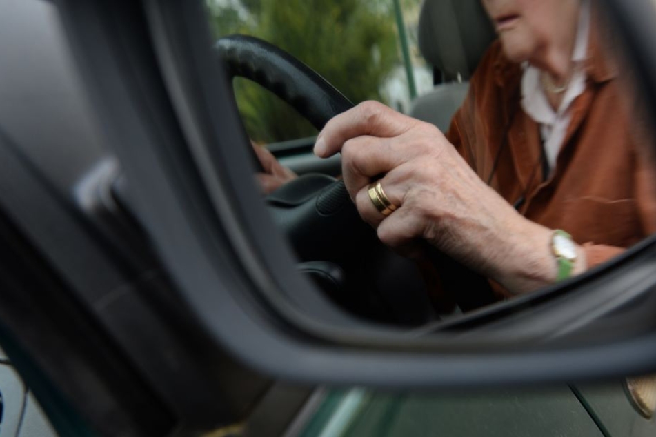 Bei dem Unfall gab es glücklicherweise nur zwei Leichtverletzte (Symbolbild).