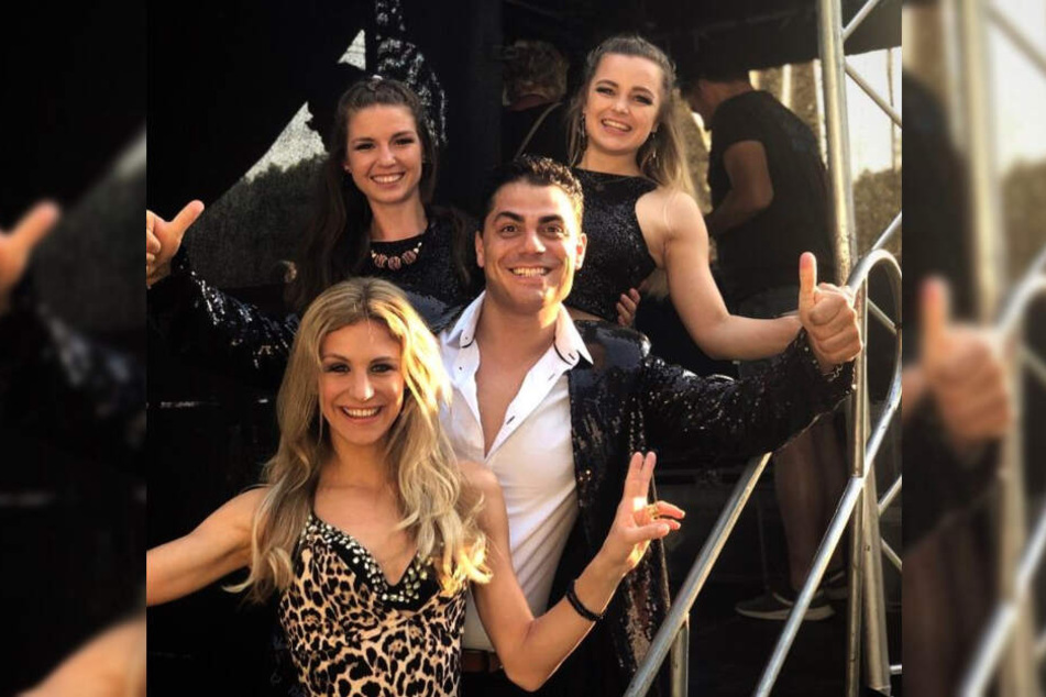 Die "Hot Banditoz" erstrahlen in neuem Glanz. Silva Gonzalez und seine Frau Stefanie (unten) werden durch die Tänzerinnen Franziska (oben links) und Julia (oben rechts) unterstützt.
