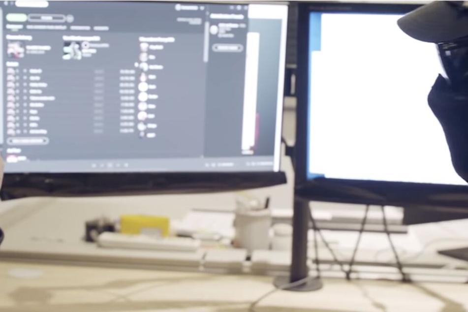 Der Hacker an der Spotify-Oberfläche. Er hat Zugriff auf 250.000 Accounts.