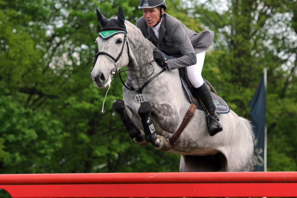 Der Deutsche Springreiter Ludger Beerbaum reitet beim 1. Umlauf zur Global Champions Tour auf Chiara. Beerbaum ist der erfolgreichste Reiter der Welt.