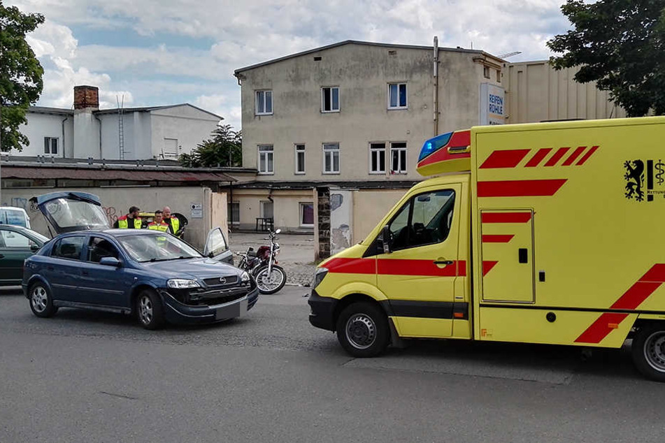 Bei einem Zusammenstoß zwischen Motorrad und Pkw wurde ein Biker verletzt.