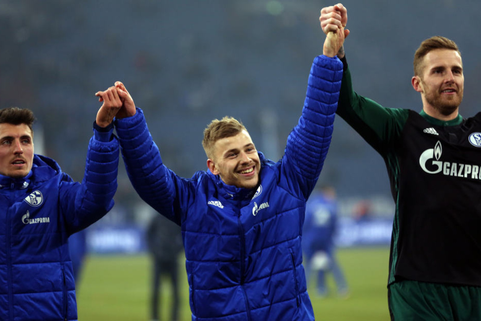 Noch ist die Zukunft von Max Meyer (Mitte) ungewiss. RB Leipzig dementierte ein angebliches Interesse am Schalker.