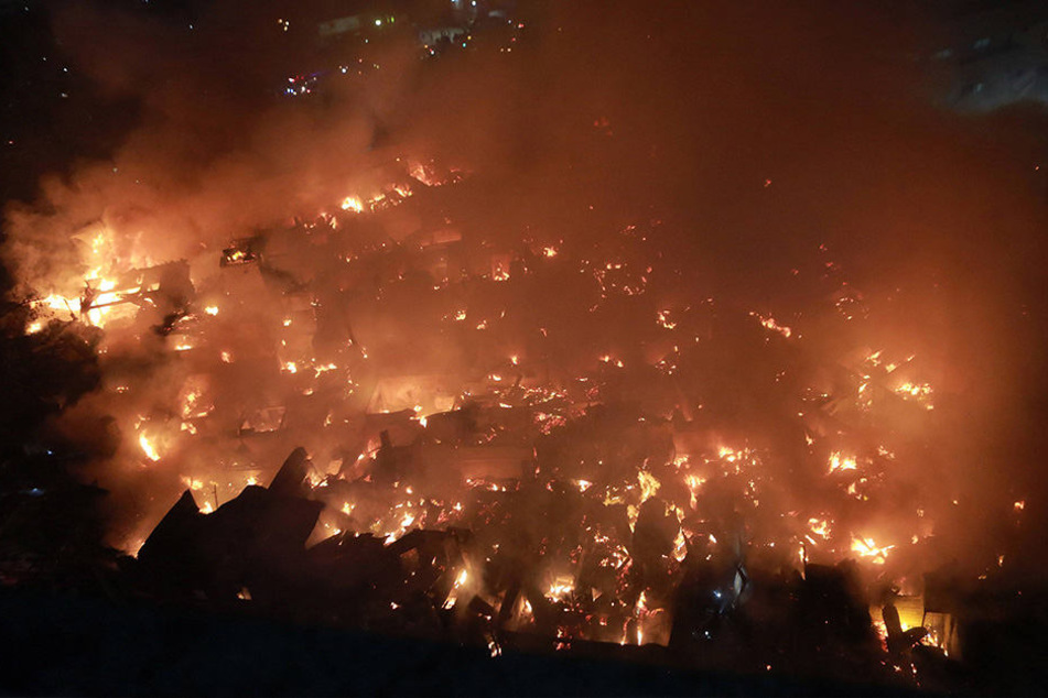 In Quezon City auf den Philippinen kam es am Mittwoch zu einem heftigen Brand.