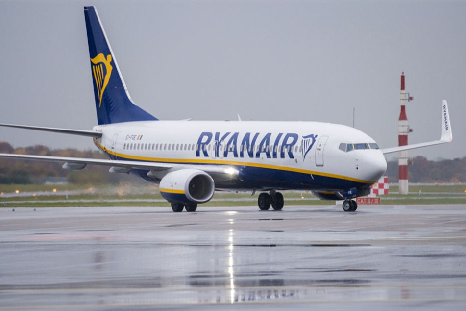 Die Gepäckfächer der Ryanair-Flugzeuge vom Typ Boeing 737-800 bieten Platz für 118 Bordtrolleys.