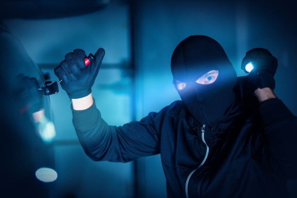 Der 34-Jährige überlebte den Sturz. (Symbolbild)