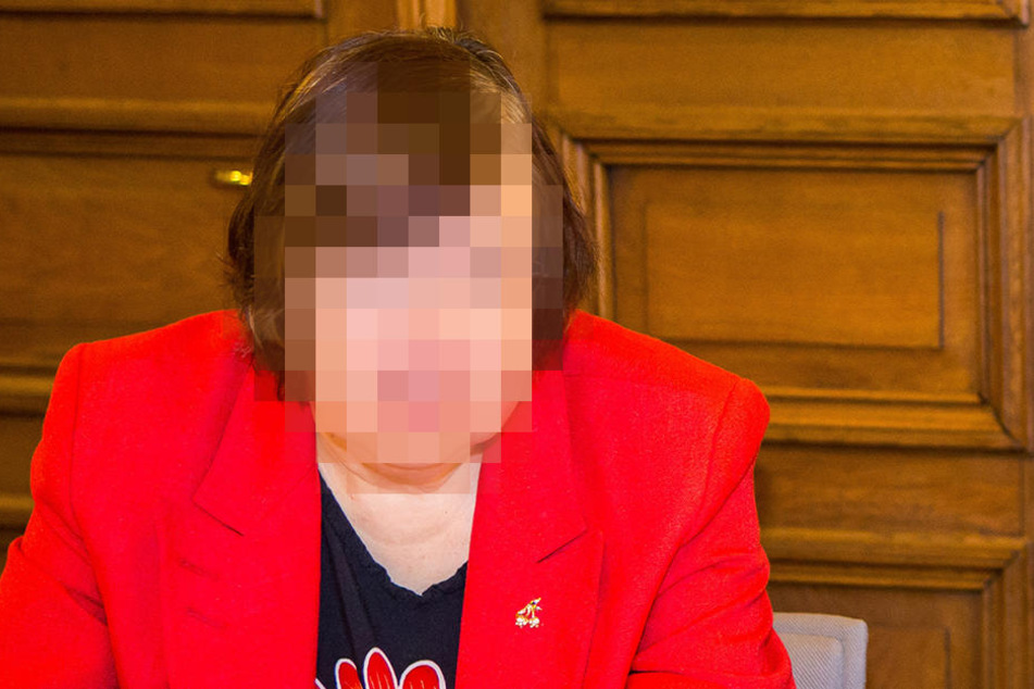 Die Sachverständige Ruth C. (56) wurde von den Verteidigern der Angeklagten
abgelehnt.