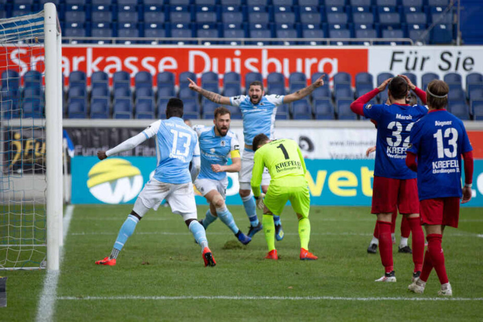 KFC-Keeper Vollath leistete sich beim 1:1-Ausgleich einen kapitalen Bock.