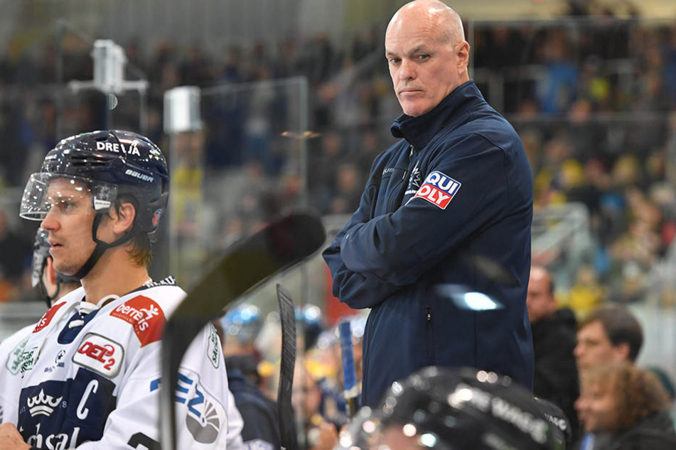 Coach Bill Stewart wird die erneute Auswärtsniederlgae nicht sonderlich erfreuen.