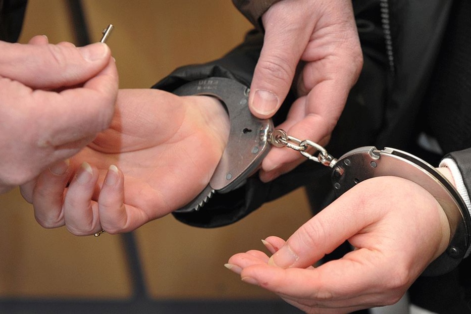 In Handschellen ins Gefängnis? Diesen Wunsch konnte ihr die Polizei nicht erfüllen (Symbolbild).