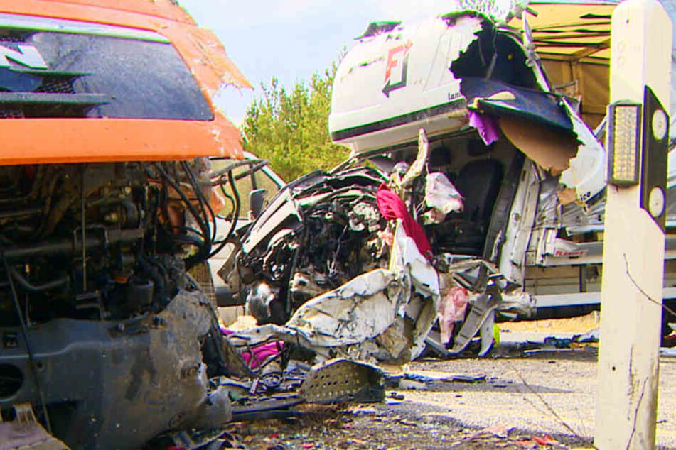 Bei einem Unfall mit einem LKW ist ein 31-Jähriger ums Leben gekommen.