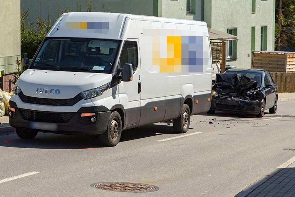 Offenbar übersah die VW-Fahrerin den bremsenden Transporter.