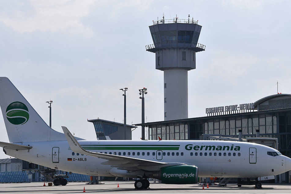 Von Leipzig aus sollen Lotsen bald auf dem Flughafen Erfurt für Sicherheit sorgen. (Archivbild)