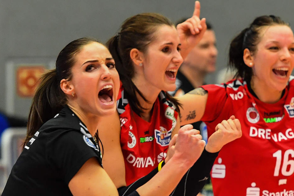 Große Freude bei den DSC-Schmetterlingen Myrthe Schoot, Eva Hodanova und Katharina Schwabe (v.l.n.r.).