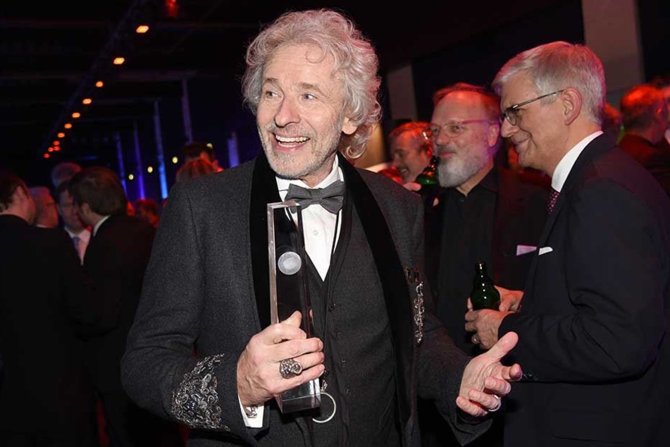Thomas Gottschalk bekam am Freitag den Ehrenpreis des Deutschen Fernsehpreises, Samstag vergriff er sich im Witze-Ton bei Twitter.