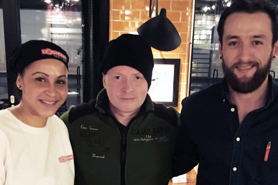 Joey Kelly (Mitte) mit den Mitarbeitern Nancy und Alfred.