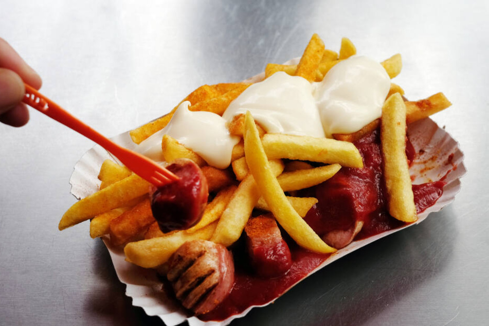 Die Currywurst ist laut Apetito seit Jahrzehnten das beliebteste Kantinengericht.
