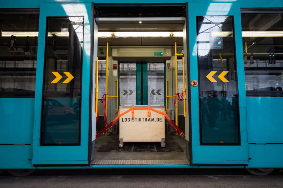 Die Logistiktram verkehrt zwischen dem Gutleutviertel und der Messe.