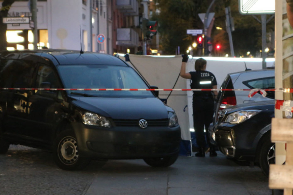 Die Polizei baute ein Sichtschutzzelt auf.