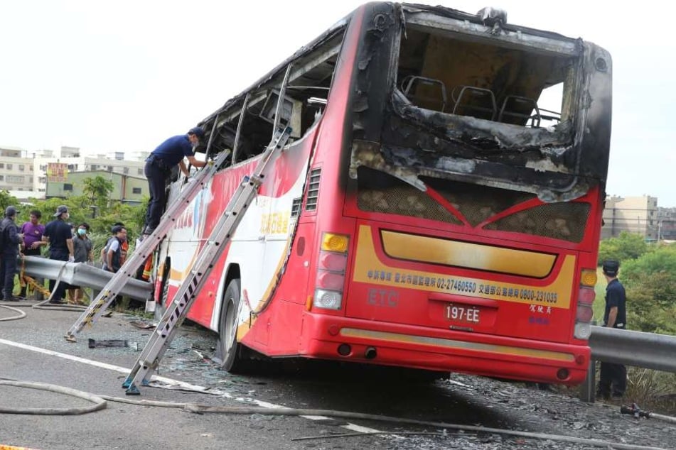 Der Bus brannte vollkommen aus. In den Flammen starben alle 26 Insassen.