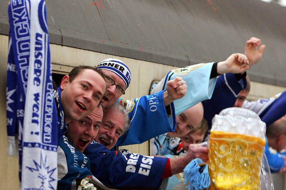 Super Stimmung, leckeres Bier. Die Sonderzug-Trips der Eislöwen waren jahrelang das Saison-Highlight für die Fans. Diesmal auch wieder?