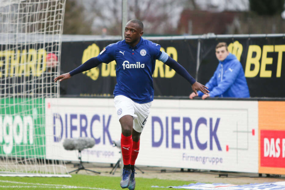 In der kommenden Saison jubelt Kiels David Kinsombi im Trikot des Hamburger HSV.