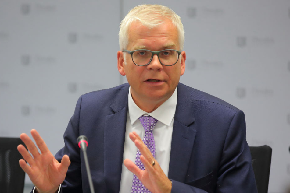 Zuständig für Dresdens hilfebedürftige Minderjährige: Bildungsbürgermeister
Hartmut Vorjohann (54, CDU).