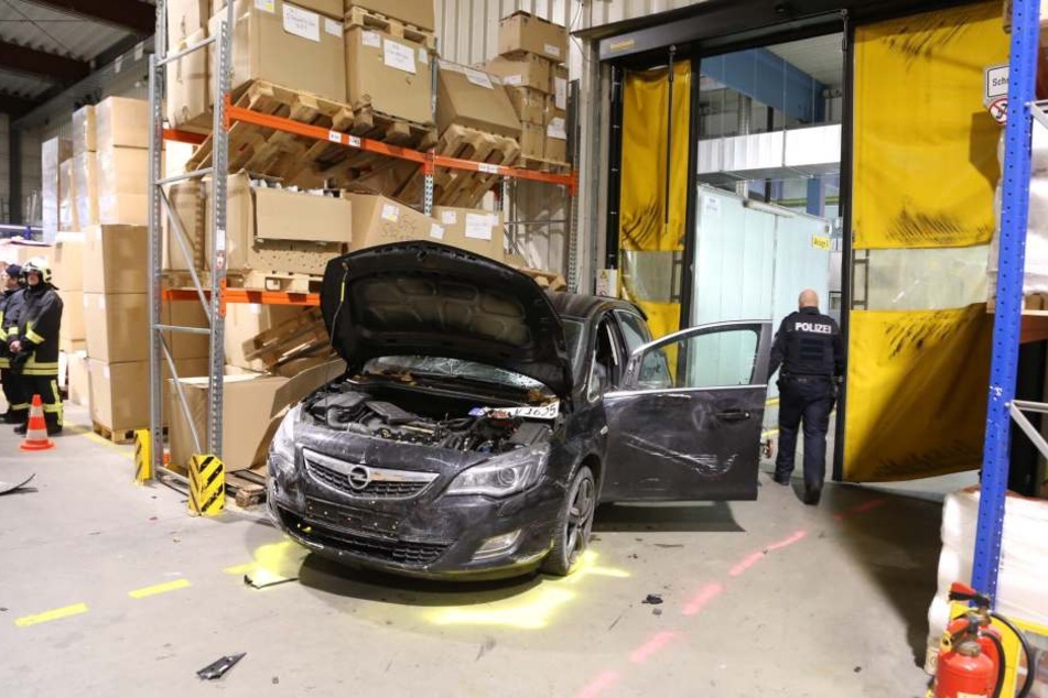 Der Wagen wurde erst von einem zweiten Tor gestoppt.