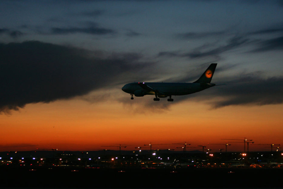 Am Frankfurter Flughafen gilt gegenwärtig ein Nachtflugverbot von 23 bis 5 Uhr.