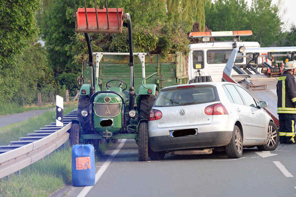 Durch die Wucht des Zusammenstoßes drehte sich der Golf um die eigene Achse.