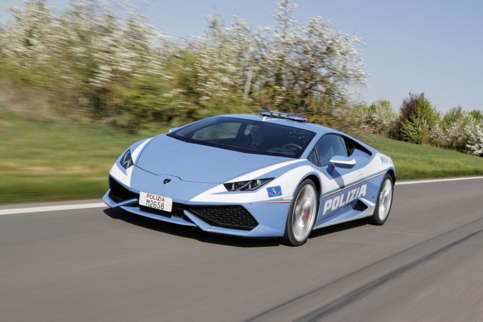 Einige Polizisten in Italien dürfen jetzt mit einem Lamborghini fahren.