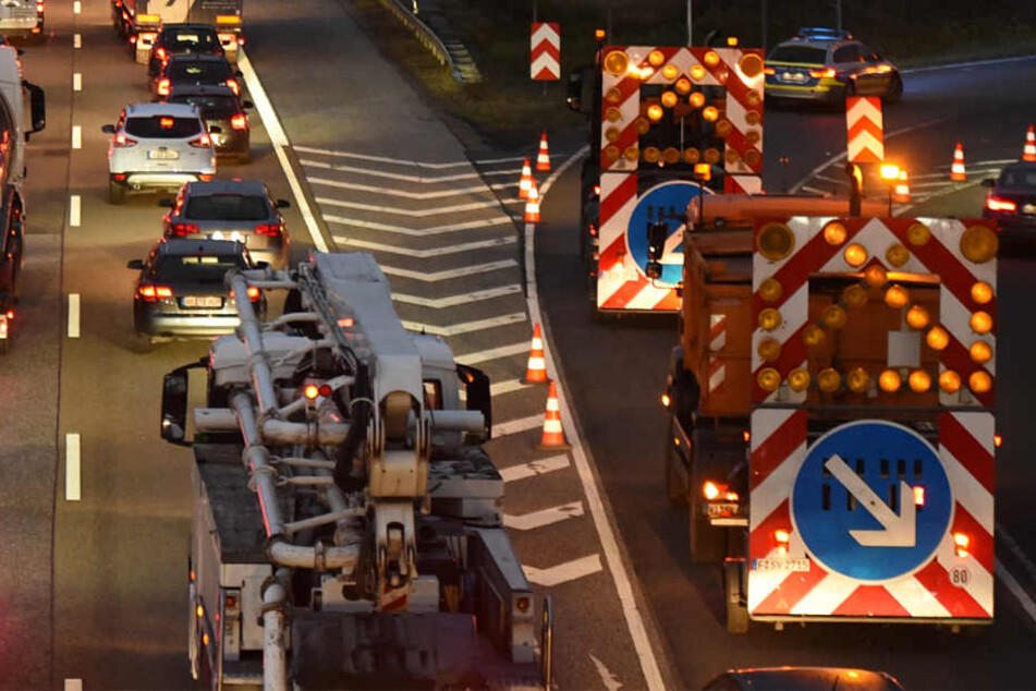 Baustellen und Stau gehören auf Hessens Straßen zum Alltag (Symbolbild).