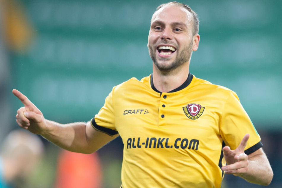 Rico Benatelli tauscht das gelbe Trikot von Dynamo Dresden gegen das braun-weiß vom FC St. Pauli.