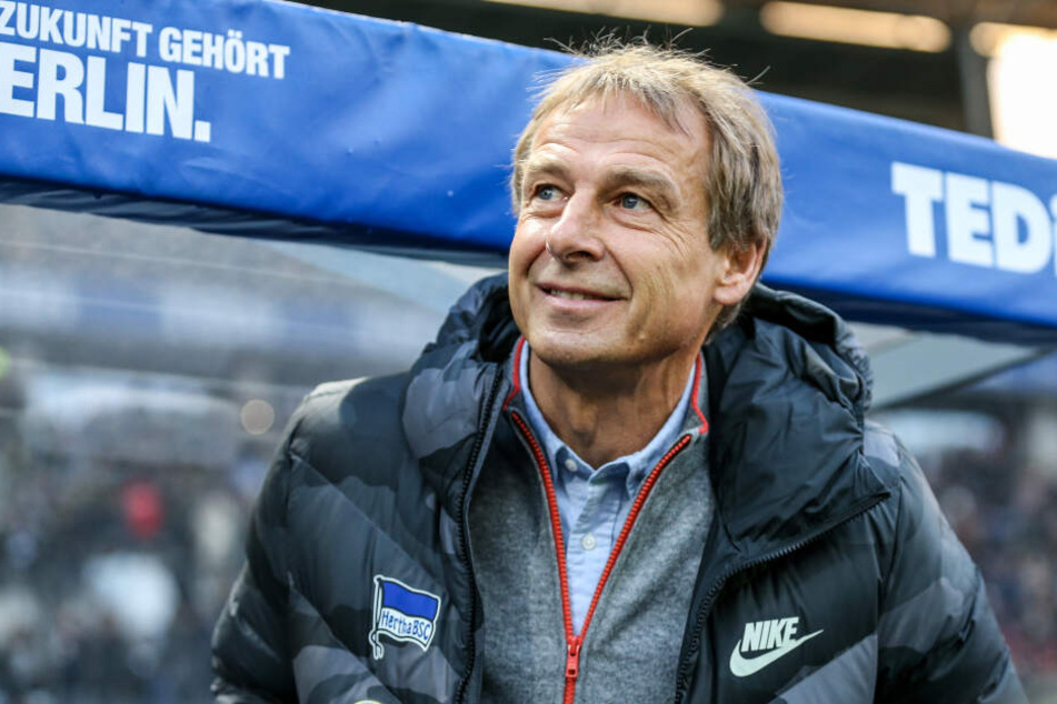 Hertha-Trainer Jürgen Klinsmann steht aktuell ohne gültige Trainer-Lizenz da.