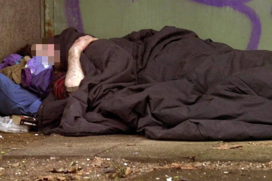 In Hamburg werden Obdachlose zukünftig geweckt und von ihren Schlafplätzen vertrieben (Symbolbild).