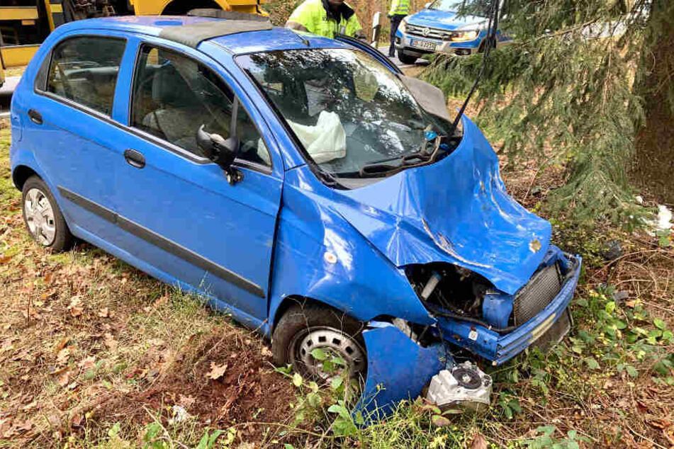 Noch ist unklar, warum der Chevrolet-Fahrer (76) von der Fahrbahn abgekommen ist.
